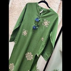 Pakistani Cotton Karandy Kurti. Beautiful Green Color That Can Be Paired With Any Jeans. Casual Eid Sets With Floral Embroidery, Casual Floral Embroidered Sets For Eid, Green Cotton Sets With Floral Embroidery, Traditional Festive Sets With Embroidered Hem, Embroidered Long Sleeve Sets For Summer, Embroidered Green Summer Sets, Summer Embroidered Green Sets, Green Long Sleeve Sets With Floral Embroidery, Green Chikankari Embroidered Tops For Eid