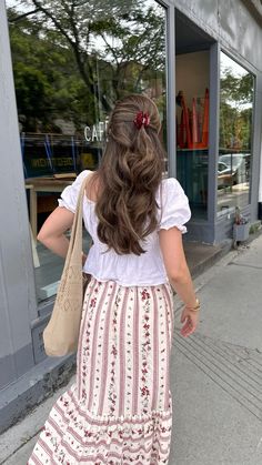 Summer Spring Outfits Aesthetic, Pretty Feminine Outfits, Pink Skirt Ideas, Aesthetic European Outfits, My Clothing Aesthetic, Church Fits Winter, Long Skirts Outfit Ideas, Feminine Outfit Summer, Church Outfits Aesthetic