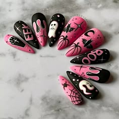 Cute Pink Halloween, Nail Design Glitter, Spooky Nails, Witchy Nails, Halloween Press On Nails, Halloween Tattoo, Goth Nails, Spooky Cute, Halloween Nail Designs