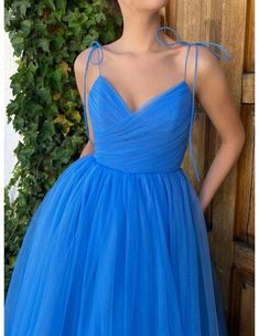 Shop simple tulle tea length blue party dress with pleated bodice online. Sheprom custom high quality formal, party, casual & more style dresses to fit your special occasions. Cerulean Blue Dress, Tea Length Homecoming Dresses, Cocktail Bleu, Blue Tulle Prom Dress, Blue Homecoming Dress, Teuta Matoshi, Tea Length Prom Dress, Prom Dress Blue, Blue Homecoming Dresses