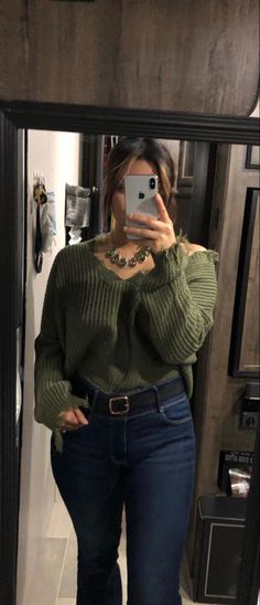 Army Green Sweater Outfit, Plus Size Sweater Outfits, Green Sweater Outfit, Army Green Sweater, Winter Fashion Outfits Casual, Cold Weather Outfits, Green Outfit, Cute Sweaters, Casual Style Outfits