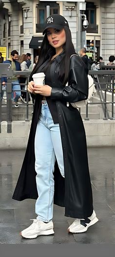 Outfit Domingo, Black Fur Coat Outfit, Movie Date Outfit, Dress Outfits Ideas, Amsterdam Outfit, Movie Date Outfits, Winter Birthday Outfit, Vegas Outfits, Outfits Con Jeans