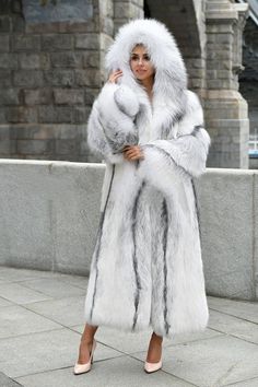 Fur Coat Outfit Casual, Cross Fox, Fur Coat Outfit, Mode Mantel, Long Fur Coat, Fur Coat Fashion, Fur Hats, Fox Fur Jacket, Fabulous Furs