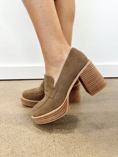 Platform Loafer Trendy Boutique Clothing, Trendy Block Heels, Lane 201, Trendy Boutique, Platform Loafers, Perfect Shoes, Trendy Shoes, Shoe Size Chart, Neutral Color