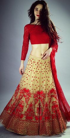 Indian Wedding Website : Wed Me Good | Indian Wedding Ideas & Vendors Online | Bridal Lehenga Photos Contemporary Lehenga, Ghagra Design, Modern Lehenga, Top Lehenga, Lehenga Bridal, Lehenga Red, Traditional Attires