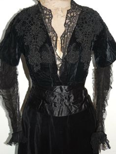 Edwardian Black Velvet Dress / gown / Margaret Draper Princess Boncompagni SM | eBay Vintage Black Victorian Dress For Costume Party, Black Vintage Victorian Dress For Costume Party, Black Victorian Dress For Costume, Victorian Style Black Costume Dress, Black Victorian Dress Costume, Black Victorian Costume Dress, Victorian Evening Dress With Historical Design, Vintage Fitted Victorian Costume Dress, Fitted Victorian Dress With Historical Design For Evening