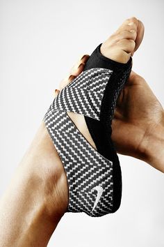 Style under wraps. Our exclusive Nike Studio Wraps are designed to make the most of your pilates, yoga, dance and barre class, or any class you'd do barefoot. Yoga Outfits, Yoga Exercises, Yoga Dance, Pilates Yoga, Nike Free Runs