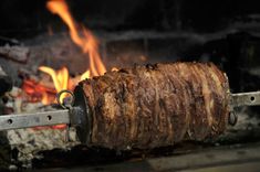 Lamb Gyro Recipe, Gyro Recipes, Greek Dinner Recipes, Gyro Meat Recipe, Rotisserie Recipes, Beef Gyro, Minced Meat Dishes, Greek Dinner, Greek Gyros