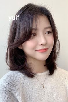 Short Layered Haircuts Shoulder Length, Aesthetic Curtain Bangs, Hairstyles Ulzzang, Korean Side Bangs, Korean Pixie, Pop Hairstyles, Short Hair Side Part, Curtain Bangs Hairstyle, Block Haircut