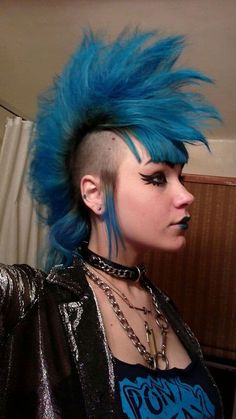 Cyberpunk Hairstyles, Chica Punk, Rock Hairstyles, Crust Punk, Punk Girl, Psychobilly, Estilo Punk