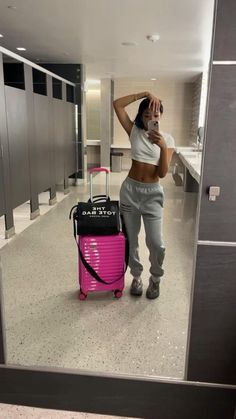 Baddie Airport Outfits, Cute Airport Outfit, Amazon Travel Essentials, Comfy Airport Outfit, Airport Outfit Summer, Travel Packing Ideas, Air Port Outfit, Air Port, Cute Vacation Outfits