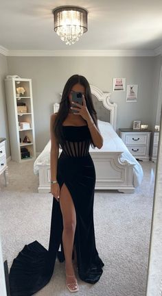 Prom Dress Inspo, Robes Glamour, Classy Prom, Trendy Prom Dresses, 2024 Prom, Prom Girl Dresses, Classy Prom Dresses, Stunning Prom Dresses, Velvet Gown