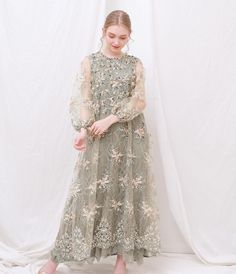 Saptodjojokartiko Dress Hijab, Dress Brokat Modern, Batik Dress Modern, Maternity Dresses Photography, Kebaya Modern Dress, Dress Pesta, Heavy Dresses, Kebaya Dress, Wedding Dress Outfit