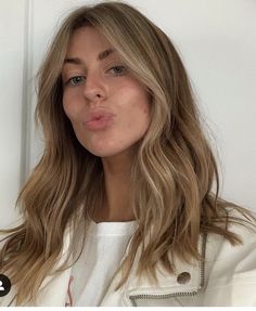 Summery Light Brown Hair, Blonde For Neutral Undertone, Shoulder Length Bronde Balayage, Cool Tone Dirty Blonde Hair, Medium Length Dark Blonde Hair, Natural Dark Blonde Hair With Highlights, Cold Light Brown Hair, Mousey Blonde Hair, Sand Balayage