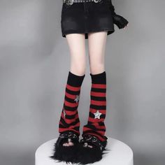 𝔇𝔢𝔱𝔞𝔦𝔩𝔰: Style: Kawaii Goth, Alt, Grunge Materials: Acrylic Quantity: 1 pair This leg warmer is the perfect accessory to help you add a little extra warmth and style to your outfit. With a striped design and sequin star pattern, this leg warmer is available in multiple colors to help you match any outfit. Enjoy free shipping with a purchase of over 80$