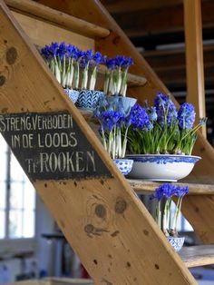 Hyacinths to Feed Thy Soul Flowers In Vases, Deco Nature, Blue White Decor, Blue Wedding Flowers, Unique Planter, Spring Bulbs, Blue And White China, Mini Vase