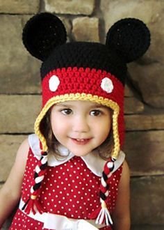 This pattern includes instructions for making this Mickey Mouse hat in EIGHT different sizes! 0-3 month, 3-6 month, 6-12 month, 1-3 year, 3-6 year, 6-12 year, teen/adult small, and adult large. It is a written crochet pattern that involves sc (single crochet) and hdc (half double crochet) stitches, as well as slip stitches to join rounds. Crochet Mickey Mouse, Crochet Character Hats, Mouse Crochet, Mickey Mouse Hat, شال كروشيه, Crochet Kids Hats, Half Double Crochet Stitch, Crochet Disney, Bonnet Crochet