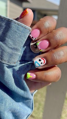 Nails With Two Designs, Simple Cute Nails Almond, Nails Non Acrylic, Short Nails One Color, Cute Shorts Nails, Nails Short Colorful, Simple Cute Short Nails, Overlay Nails Designs, Extra Short Nail Designs