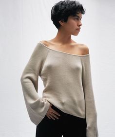 Feminine Knitwear, Off Shoulder Knit Sweater, Tomboyish Outfits, September Fashion, Knitted Sweatshirt, Off The Shoulder Sweater, Fall Fits, Simple Chic, Knit Sweatshirt