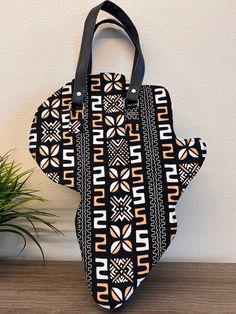 Ankara Bag Designs, Ankara Handbags, Afro Accessories, African Handbags, Ankara Bags, Sac Tote Bag, African Inspired Decor, African Bag, Pan African