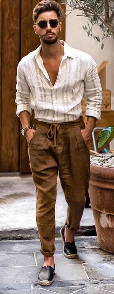 Minimal Sophisticated Style, Summer Man Style, Smart Summer Outfits Men, Boho Outfits For Men, Casual Men Outfits Summer, Boho Outfit Men, Men Style Spring, Boho Outfits Men, Mens Fashion Boho