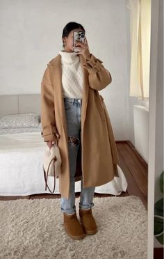 Mantel Outfit, Beige Hose, Nyc Winter Outfits, Nyc Outfits, Gray Coat, Europe Outfits, Outfit Chic