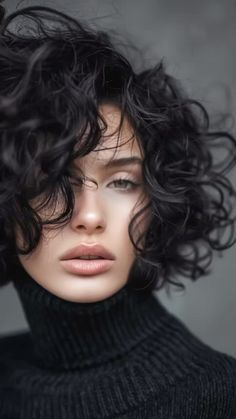 Dicas de cabelos Campinas | Cachos com base retinha amei Sigam @dicas_de_cabeloscampinas Dicas, curtos e tendências Dúvidas e sugestões envie no meu direct... | Instagram Curly Hair Bob Haircut, Textured Curly Hair, Wavy Haircuts, Colored Curly Hair, Short Curly Haircuts, Medium Curly Hair Styles, Haircuts For Wavy Hair, Haircuts For Medium Hair