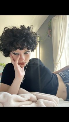 Gothic Fashion Women, Short Curly, Short Curly Hair, Body Mods, Black Women Hairstyles, Teen Fashion Outfits, Maquillaje De Ojos, Hair Inspo, Womens Hairstyles