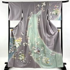 Japanese kimono "HOUMONGI" SILK, Gold thread/leaf, Plants, Embroidery,5'5".3408 | eBay Cute Kimonos, Flowers To Make, Modern Kimono, Paper Case, Folding Paper, Japanese Textiles, Gold Thread, Gold Threads, A Circle