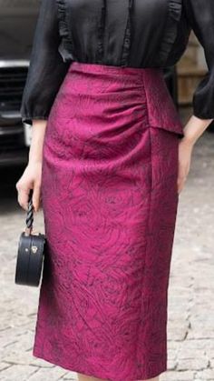 Brocade Pencil Skirt, Skirt Outfits Ideas, Bridesmaid Dresses Ideas, Span Skirt, Clothing Pattern Design, Classy Skirts, Skirt Inspiration, Chic Dress Classy, Designing Ideas