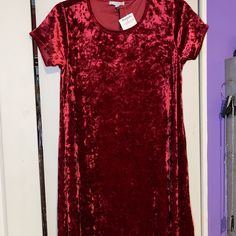 Red Velvet Dress Nwt Size Small Perfect For The Holidays Casual Red Christmas Dress, Red Short Sleeve Midi Dress For Fall, Casual Red Holiday Dress, Red Short Sleeve Dress For Christmas, Red Short Sleeve Christmas Dress, Pink Flowy Dress, Crochet Midi Dress, Green Dress Casual, Red Velvet Dress