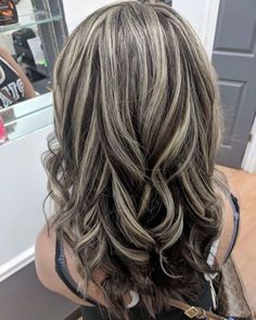 Dark Ends Light Roots, Blonde Partial Highlights On Dark Hair, Ash Blonde Chunky Highlights, Platinum Blonde Balayage On Brown Hair, Chunky Blended Highlights, Streaky Highlights Brown Hair, Streaky Highlights On Black Hair, Highlights On Layered Hair, Thick Blonde Highlights On Dark Hair