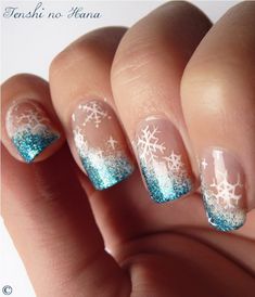 Blue And White Christmas Nails, Jel Nails, White Christmas Nails, Blue And White Christmas, Snowflake Nail Art, Winter Manicure, Pedicure Designs, Cute Christmas Nails, Christmas Nail Art Designs