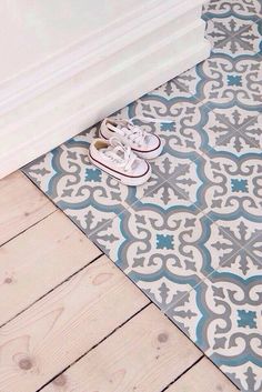 a pair of shoes sitting on the floor next to a door