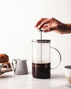 Man making coffee in Glass French Press on kitchen counter Clean Coffee Creamer, French Press Coffee Recipe, Wooden Skillet, Glass French Press, Make Cold Brew, French Press Cold Brew, Cold Brew Coffee Recipe, Cold Brew At Home, Coffee Creamer Recipe