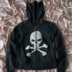 Diy Zip Up Hoodie, Emo Hoodie, Future Clothes, Skull Hoodie, Living Dead, 2000s Fashion, Aesthetic Clothes