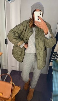 Khaki Sweatshirt Outfit, Quilted Green Jacket Outfit, Olive Quilted Jacket Outfit, Sage Green Jacket Outfit, European Winter Style, Green Quilted Jacket Outfit, Green Quilted Coat, Green Vest Outfit, Quilted Jacket Outfit