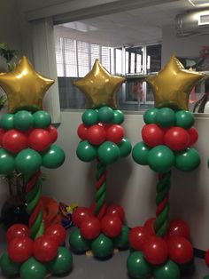 balloons are arranged in the shape of stars and candy canes, along with other decorations