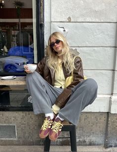 Aw25 Fashion Trends, Brown Sneakers Outfit, Adidas Outfit, Trending Sneakers, Mode Inspo, Sporty Outfits, Outfit Inspo Fall, 가을 패션, Fall Fashion Outfits