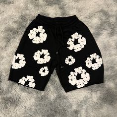 Denim Tears The Cotton Wreath Gray Shorts Size Large White Graphic Print Short Bottoms, Black Graphic Print Shorts For Spring, Denim Tears, Cotton Wreath, Gray Shorts, Shorts Denim, Womens Casual, Shorts Athletic, Grey Shorts