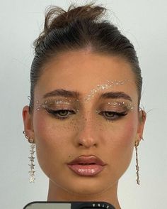 EUPHORIA MAKUP LOOKS & INSPO | RHINESTONE MAKEUP Nessa Concert, Ebony Makeup, Make Up Yeux, Maquillage On Fleek, Festival Make Up, Festival Fits, Mekap Mata