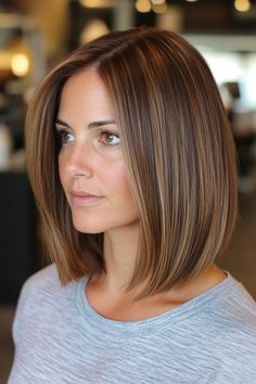 Explore 10 beautiful new bob haircut ideas for women! Fresh, stylish, and perfect for a chic update. 💇‍♀️✨ #BobHaircuts #HairInspo Curly Hair Bob Haircut, Haircuts Ideas For Women, Haircut Ideas For Women, Bob Haircut Ideas, Charleston Style, Medium Hair Styles For Women, Haircuts For Medium Length Hair, Haircuts Ideas, Chin Length Hair