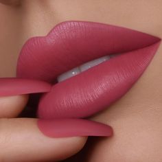 Pretty Lipstick Colors, Crazy Lipstick, Lip Color Shades, Mac Lipstick Shades, Matte Lipstick Shades, Lip Art Makeup, Lipstick Nails, Lipstick Tutorial, Beautiful Lipstick