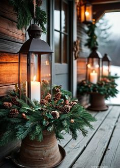 Rustic Christmas Decor Ideas, Christmas Lantern Ideas, Rustic Christmas Decor, Christmas Planters, Christmas Porch Decor, Christmas Themes Decorations, Christmas Garden, Christmas Lanterns, Christmas Porch