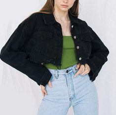 FREE SHIPPING ON ALL ORDERS OVER $50 | 100% SATISFACTION GUARANTEED Click "ADD TO CART" To Get Yours Now | Up To 60% OFF ✨ This cropped denim jacket from Arimonz is a take on the classic denim jacket. The Lightweight and soft fabric will keep you comfortable, while the overall look will keep you looking stylish. Features a button-down front and long sleeves that can be rolled up. Casual yet stylish look with button-down shirt sleeves. Long flowing cut, that gives it an air of sophistication. Lig Short Ripped Jeans, Denim Jacket Long, Women Denim Jacket, Streetwear Model, Winter Turtleneck, Denim Jacket Fashion, Casual Outwear, Long Sleeve Fashion, Jean Jacket Women