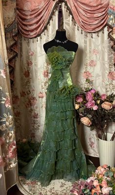 Sea Green Dress, Green Wedding Dress, Types Of Necklines, Prom Dress Inspo, Green Dresses, Fantasy Gowns, Sweet 16 Dresses