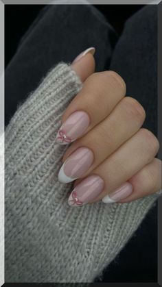 Discover 20 Old Money Nail Colors You Need to Try to Be That Girl! Elevate your style with Old Money Nails that exude sophistication and class. From short classy nails to natural nails manicure, these money nails will help you look rich and refined. Embrace sophisticated nails and stay on trend with popular nail colors for a perfect finish to your minimal makeup look. Nail Inspo Builder Gel, Snowball Nails, Birthday Gel Nails, Red Almond, Summery Nails, Her Nails, Builder Gel