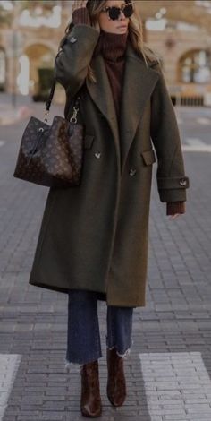 Lolario Style, Layers Outfit, Winter Layers, Ootd Winter, Fall Winter Wardrobe, Looks Street Style, Coat Outfits, Autumn Outfit