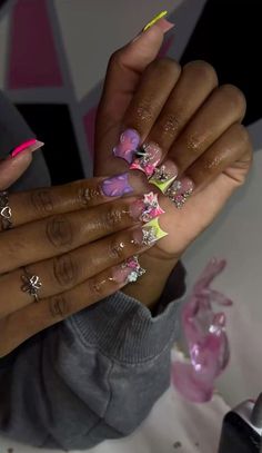 @jus6teen follow 4 more <3 Airbrush Nails, Diy Acrylic Nails, Gel Nails Diy, Glow Nails