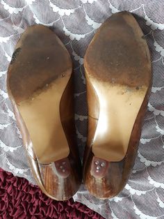 "Vintage tan brown (2 different colors on the surface) leather women`s pumps with pointy toes and wooden heels. German RETRO shoes with chunky heels. Size UK 5. Brand: Libelle (since 1910) condition: normal used vintage condition. Scratches on the toes. On the heels back are some scratches, photo No.10, please. The right shoe on the inside side is a little bit misshapen. measurements: Heels height 6 cm / 2.3\" in Outsole length 28 cm / 10.9\" in bottom sole width in widest place 8 cm / 3.1\" in Brown Low Heels With Stacked Heel, Vintage Brown Heels With Wooden Heel, Formal Almond Toe Court Shoes With Wooden Heel, Vintage Block Heels With Reinforced Heel, Vintage Heels With Pointed Toe And Medium Width, Vintage Heels With Reinforced Block Heel, Pointed Toe Court Shoes With Wooden Heel For Office, Wooden Heel Pointed Toe Court Shoes For Office, Brown Heels With Sculpted Block Heel